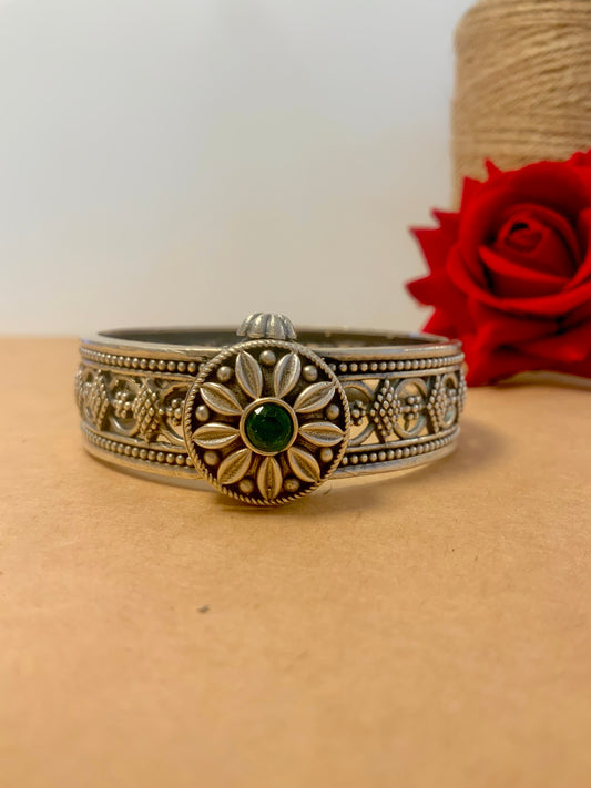 Veronica cuff