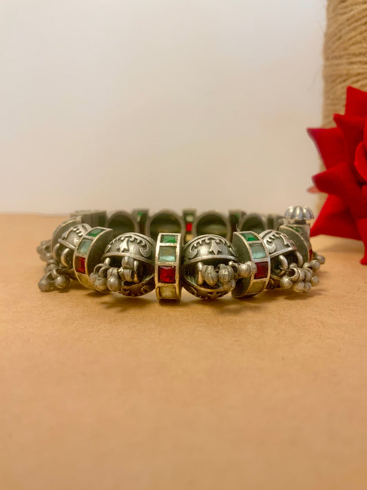 Avaasa cuff